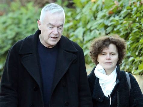 huw edwards wife and family